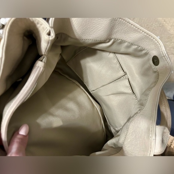 American Leather Co. Cream Shoulder Bag - Picture 5 of 10